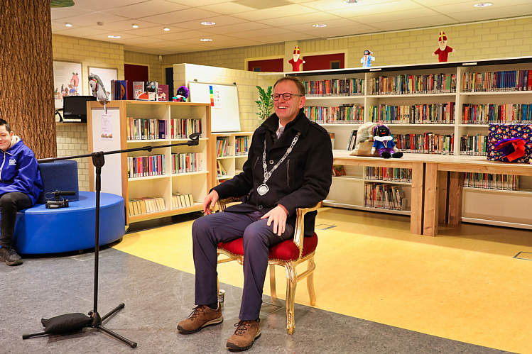 Aankomst van de Sint en zijn Zwarte Pieten in Waarder_007